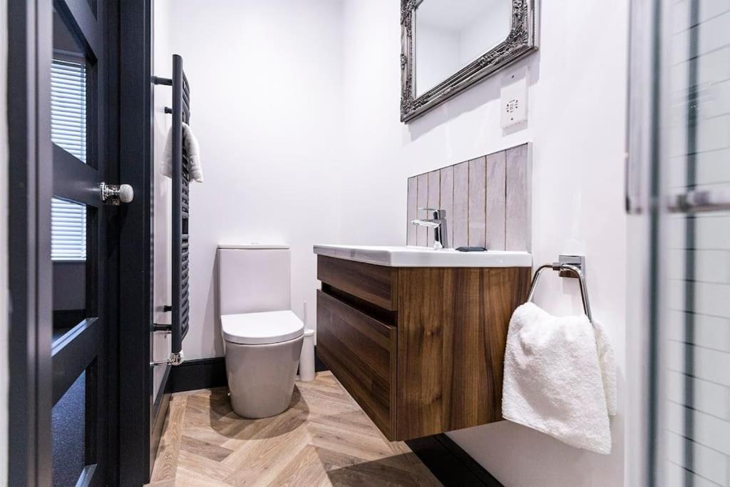 Bootique House - Luxury Group Accommodation In Вэйкфильд Экстерьер фото