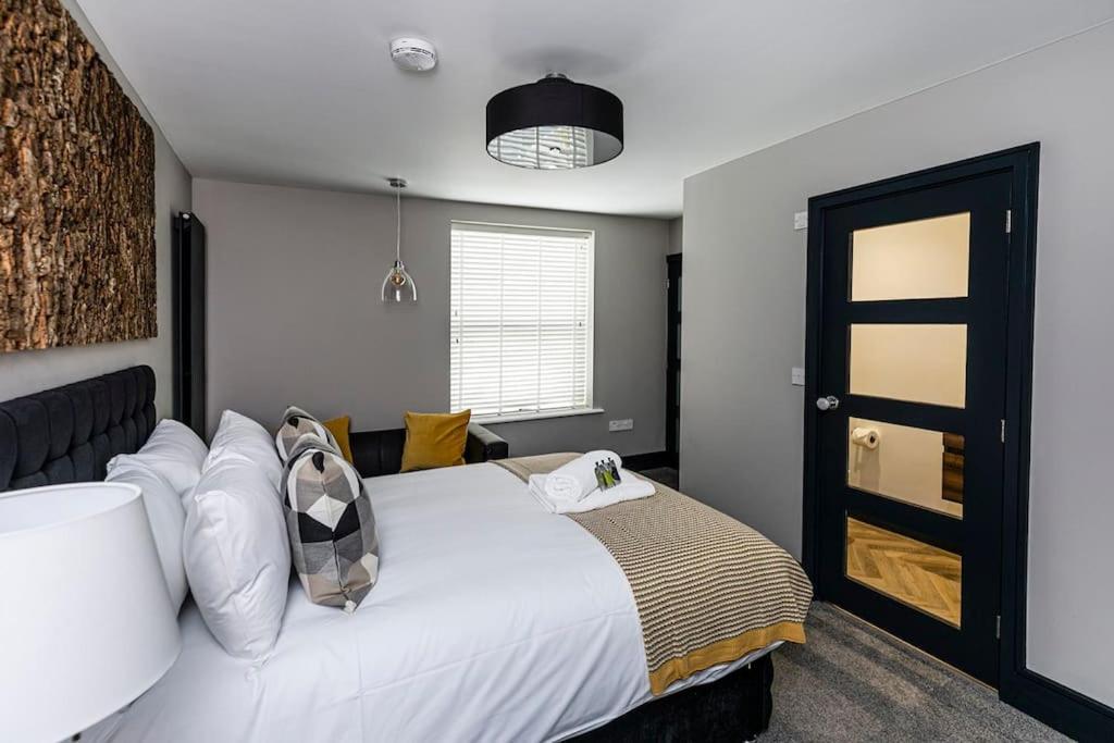 Bootique House - Luxury Group Accommodation In Вэйкфильд Экстерьер фото