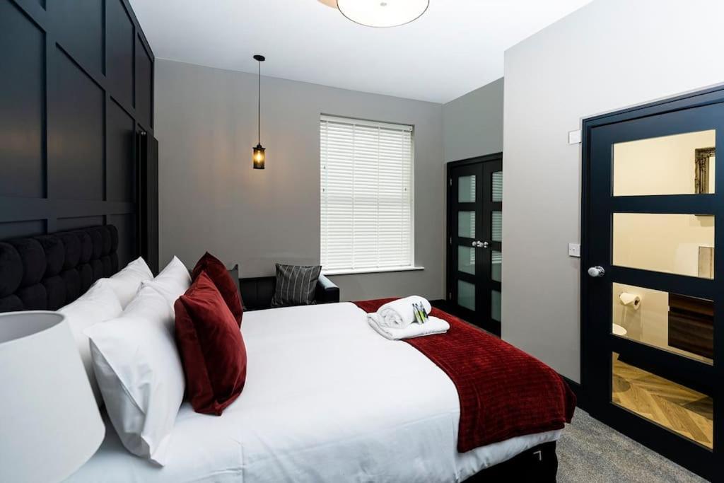 Bootique House - Luxury Group Accommodation In Вэйкфильд Экстерьер фото
